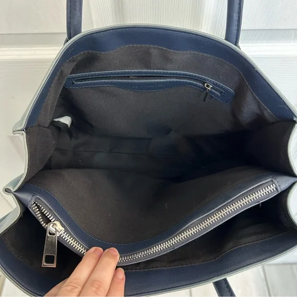 Chic Blue Two-Tone Tote Bag - Picture 10 of 16